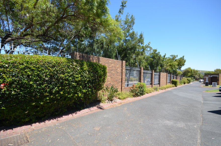 2 Bedroom Property for Sale in Kenridge Western Cape